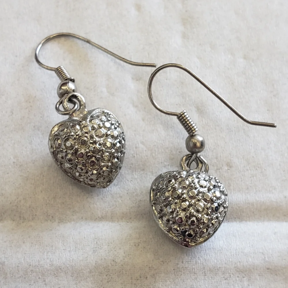 Silver heart earrings - Picture 1 of 2